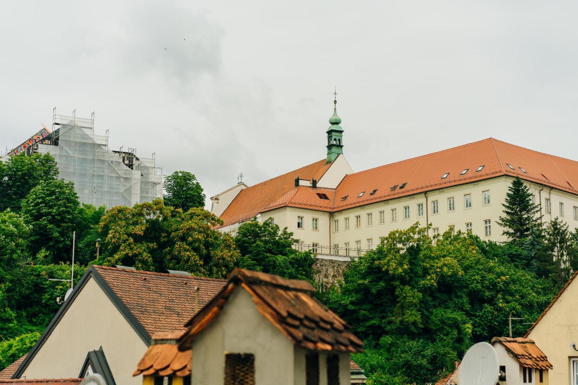 Hostel Main Square *